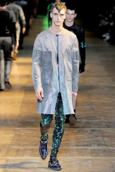 Look 12